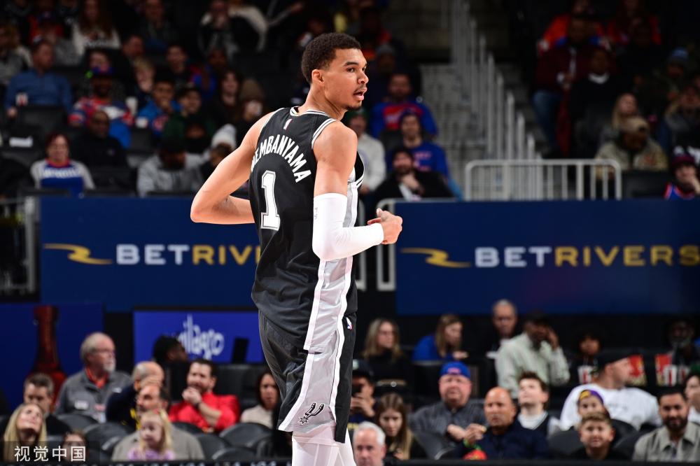 赛场上屡立 赛场上屡立