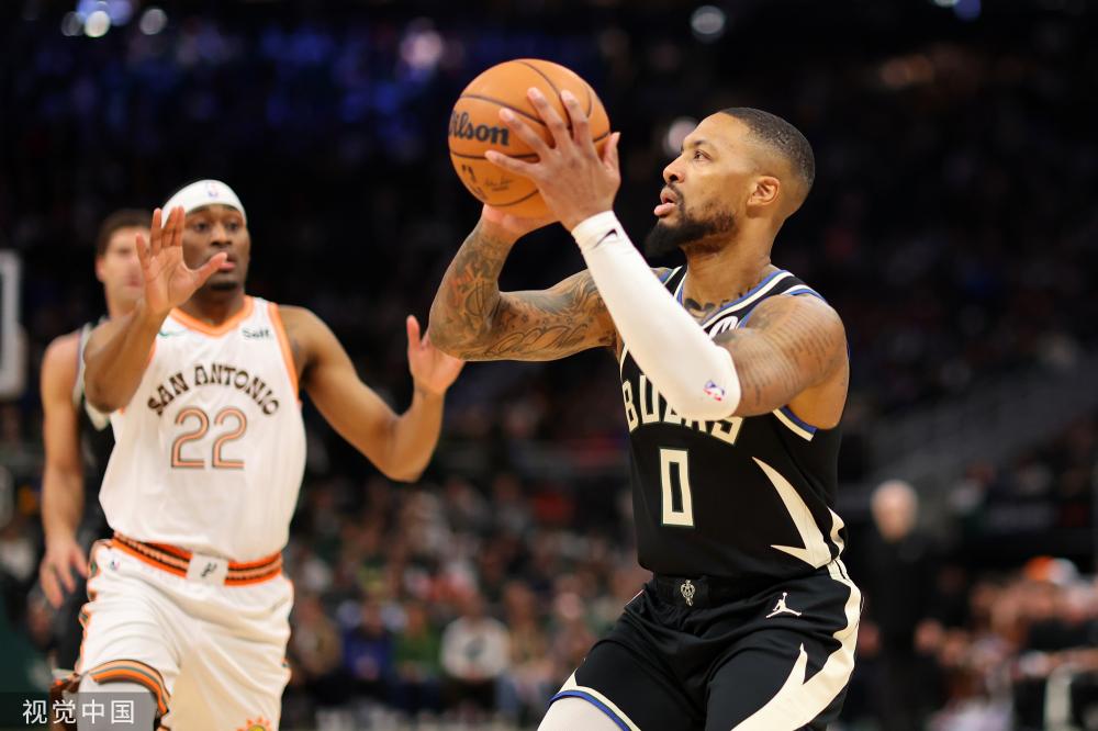 场外因素的 场外因素的